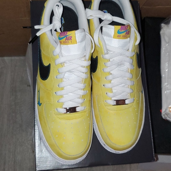 Nike Air Force 1's Peace, & Love. 10.5 deadstock - Picture 3 of 5